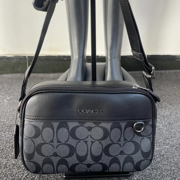 Coach Graham Crossbody In Signature Canvas